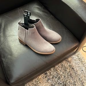 Womens size 8 Bootie